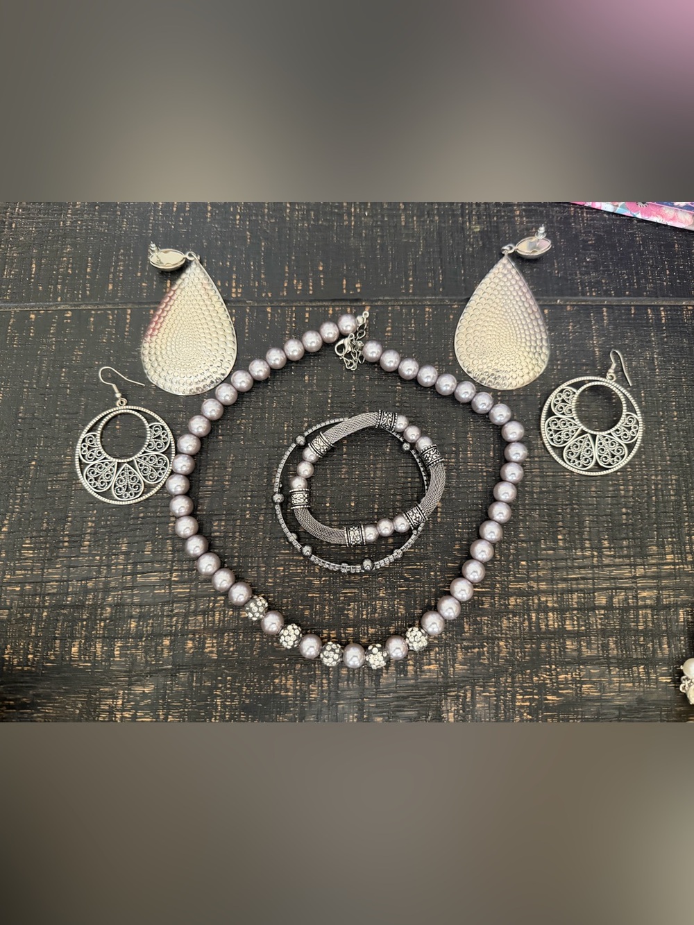 Elegant Gray Pearl Necklace and Bracelet Set - Unbranded